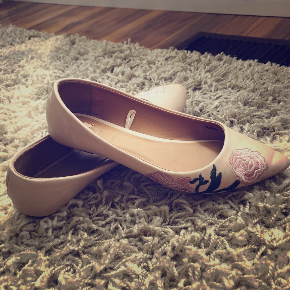 Charlotte Russe size 6 beige floral flats